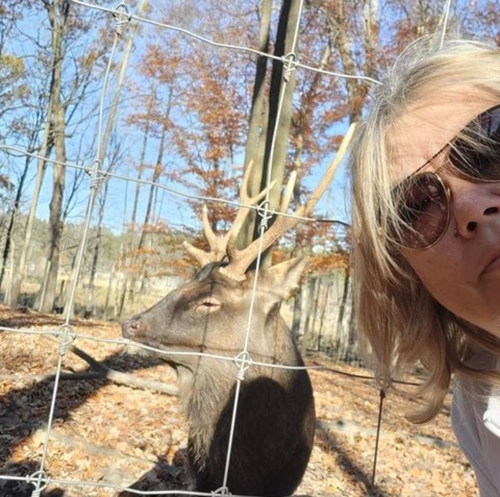 Meet your Posher, Deena